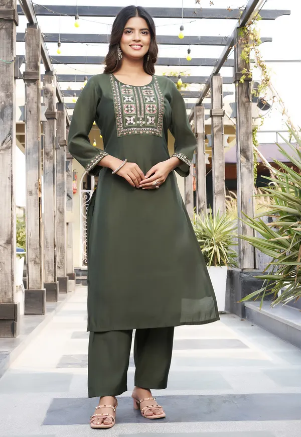 Women_Floral_Embroidered_Empire_Thread_Work_Roman_Slik_Kurta_Pant_With_Dupatta-KS-257