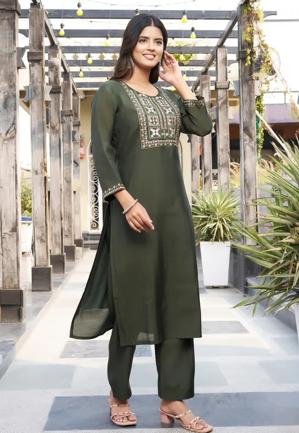 Women_Floral_Embroidered_Empire_Thread_Work_Roman_Slik_Kurta_Pant_With_Dupatta-KS-257