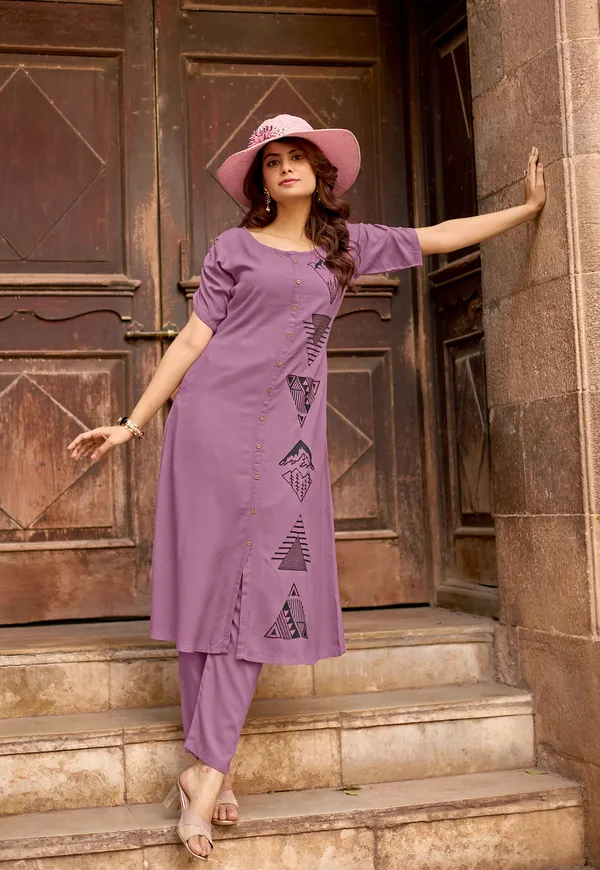 Women_Floral_Embroidered_Kurta_with_Pent-BAAWRI