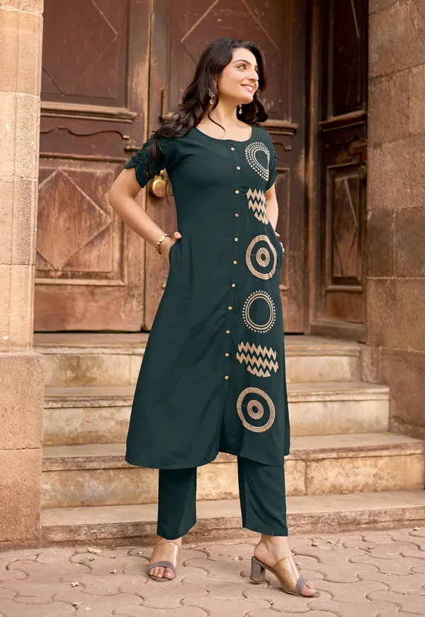 Women_Floral_Embroidered_Kurta_with_Pent-BAAWRI
