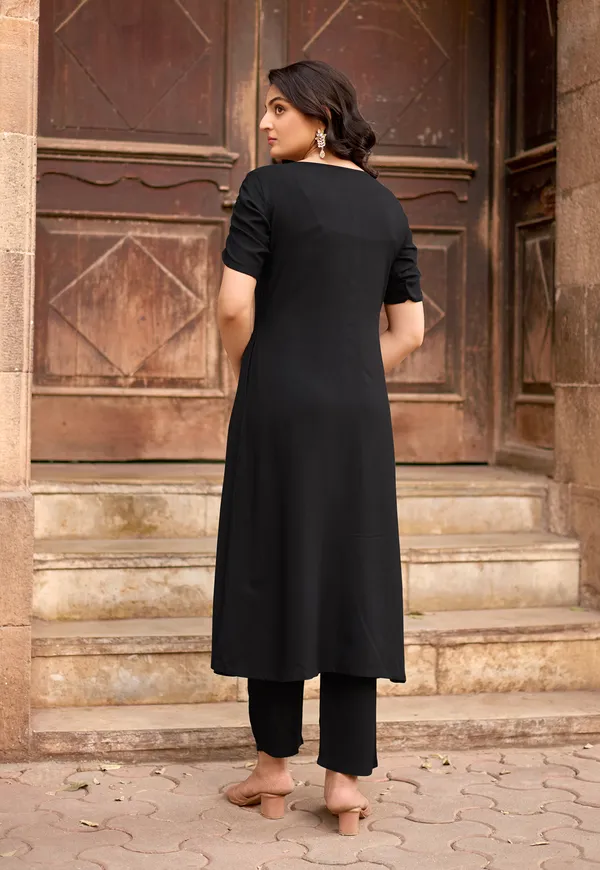 Women_Floral_Embroidered_Kurta_with_Pent-BAAWRI