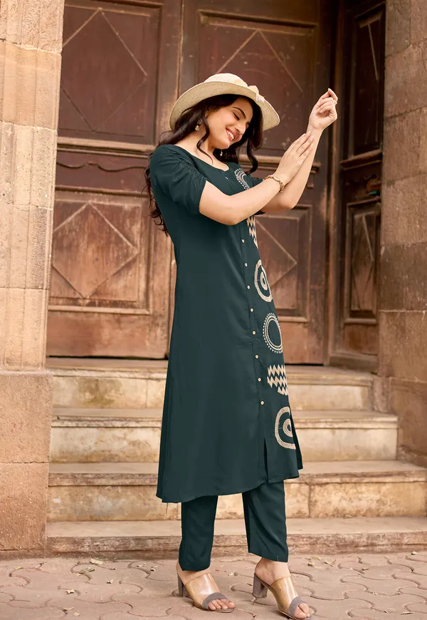 Women_Floral_Embroidered_Kurta_with_Pent-BAAWRI
