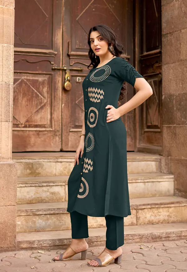 Women_Floral_Embroidered_Kurta_with_Pent-BAAWRI