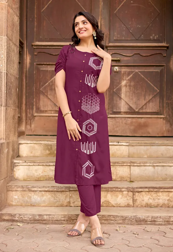 Women_Floral_Embroidered_Kurta_with_Pent-BAAWRI