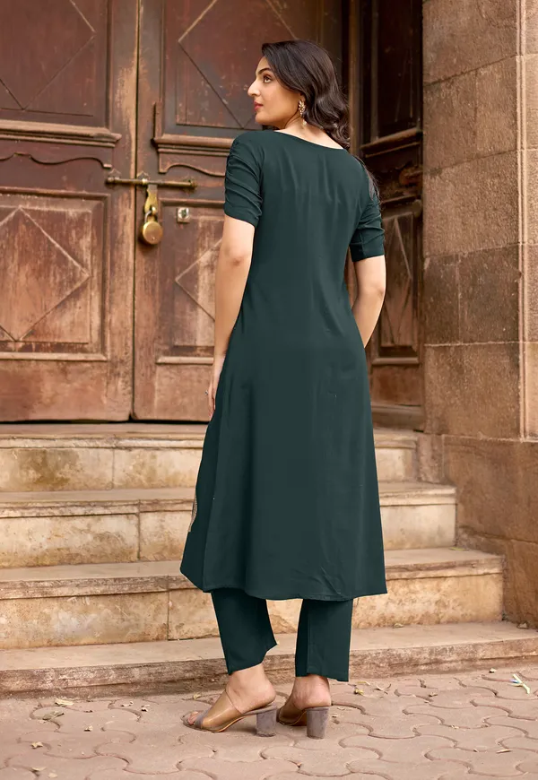 Women_Floral_Embroidered_Kurta_with_Pent-BAAWRI