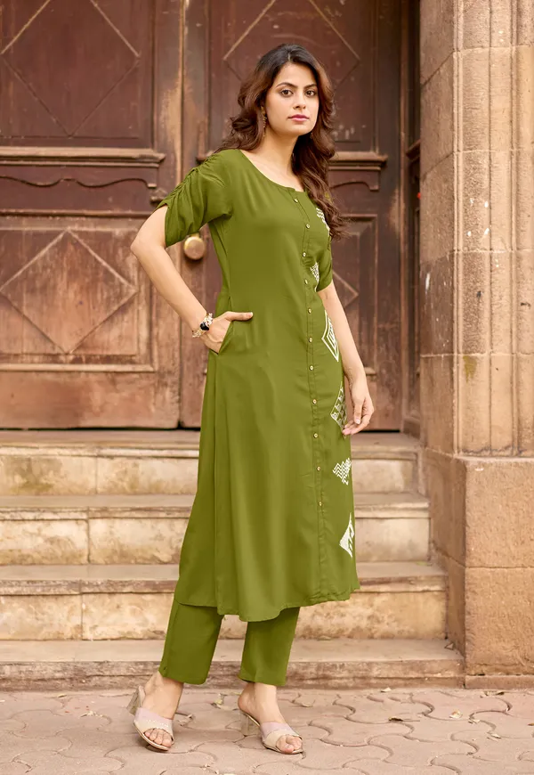 Women_Floral_Embroidered_Kurta_with_Pent-BAAWRI