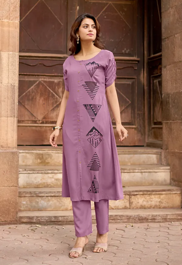 Women_Floral_Embroidered_Kurta_with_Pent-BAAWRI