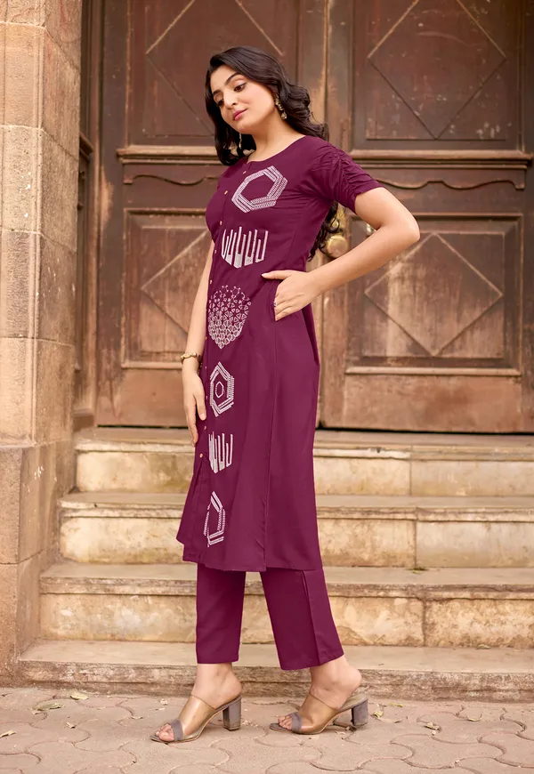 Women_Floral_Embroidered_Kurta_with_Pent-BAAWRI