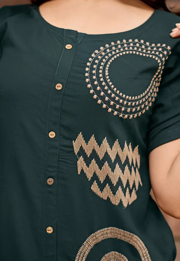 Women_Floral_Embroidered_Kurta_with_Pent-BAAWRI