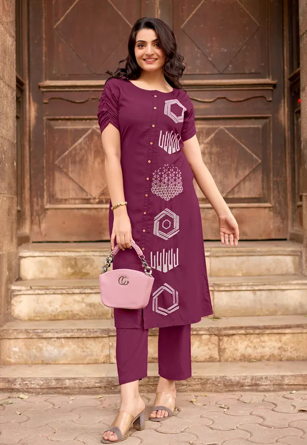 Women_Floral_Embroidered_Kurta_with_Pent-BAAWRI