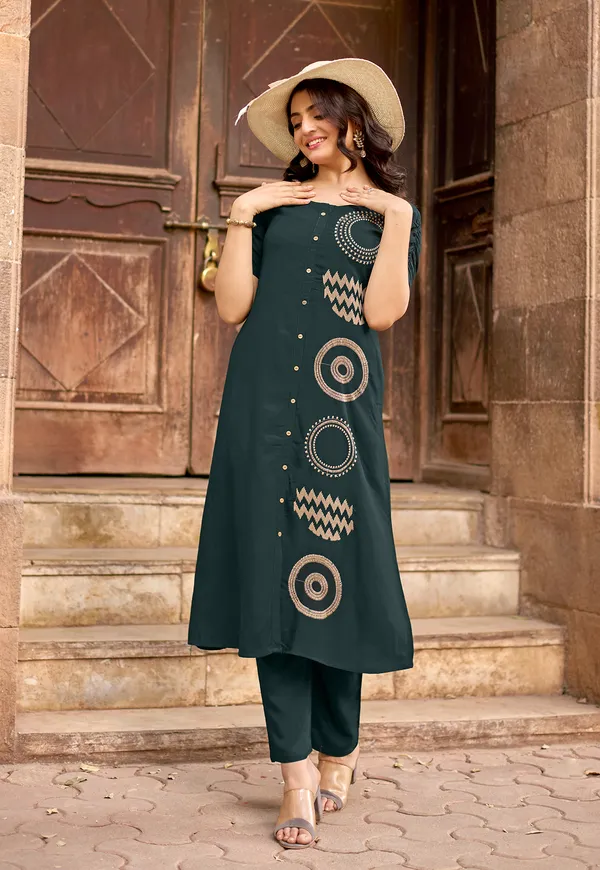 Women_Floral_Embroidered_Kurta_with_Pent-BAAWRI