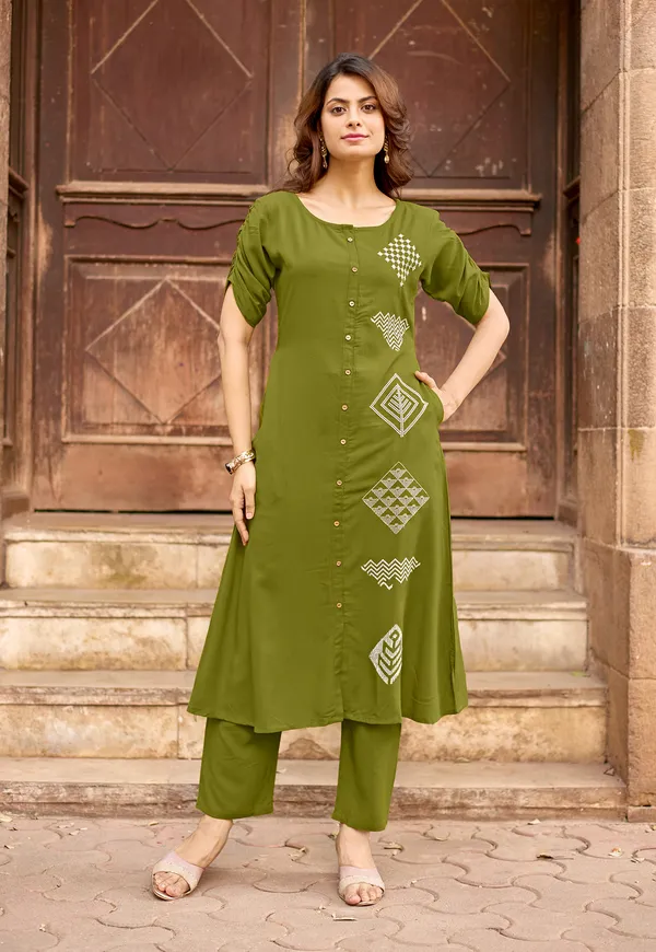 Women_Floral_Embroidered_Kurta_with_Pent-BAAWRI