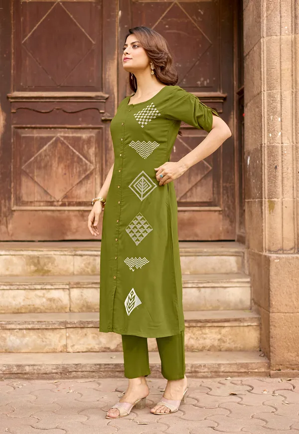Women_Floral_Embroidered_Kurta_with_Pent-BAAWRI