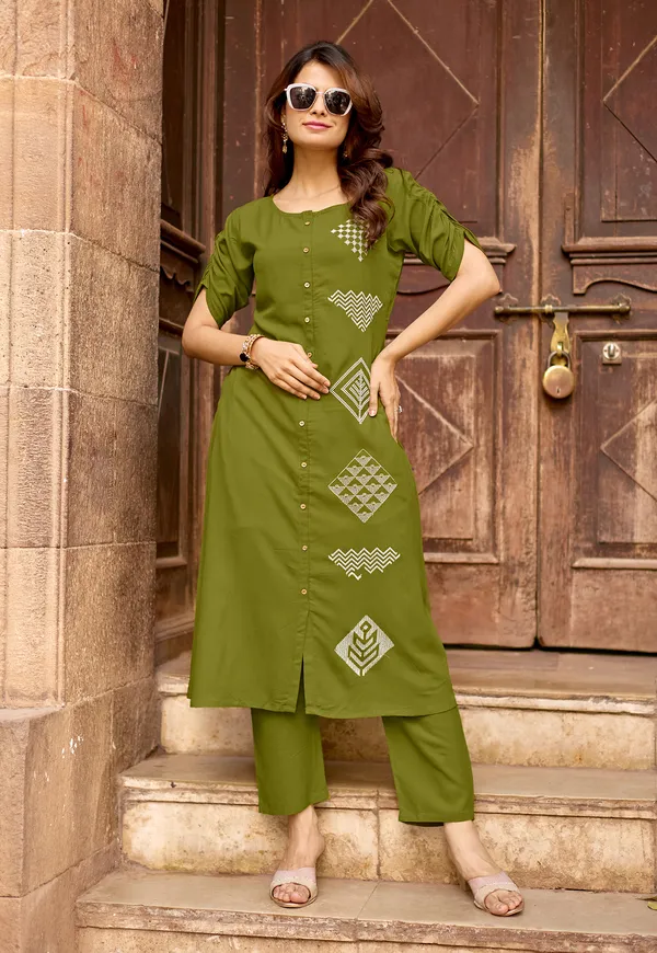 Women_Floral_Embroidered_Kurta_with_Pent-BAAWRI