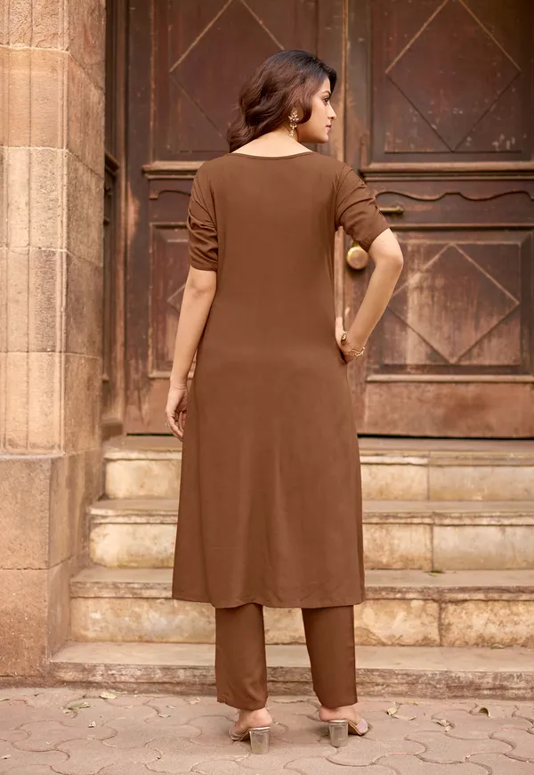 Women_Floral_Embroidered_Kurta_with_Pent-BAAWRI