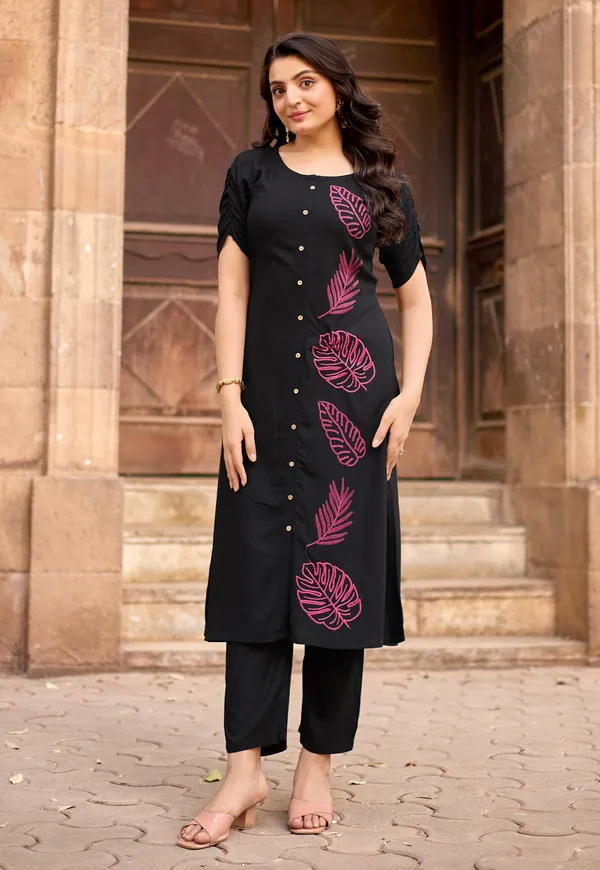 Women_Floral_Embroidered_Kurta_with_Pent-BAAWRI