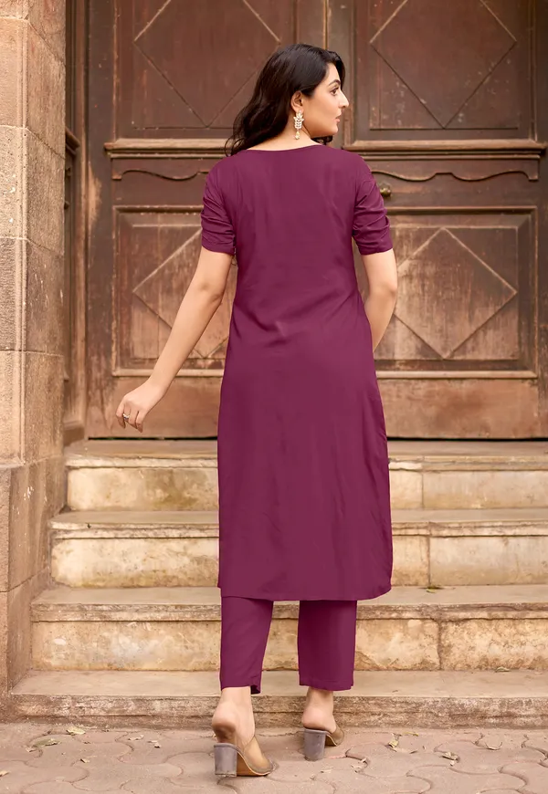 Women_Floral_Embroidered_Kurta_with_Pent-BAAWRI