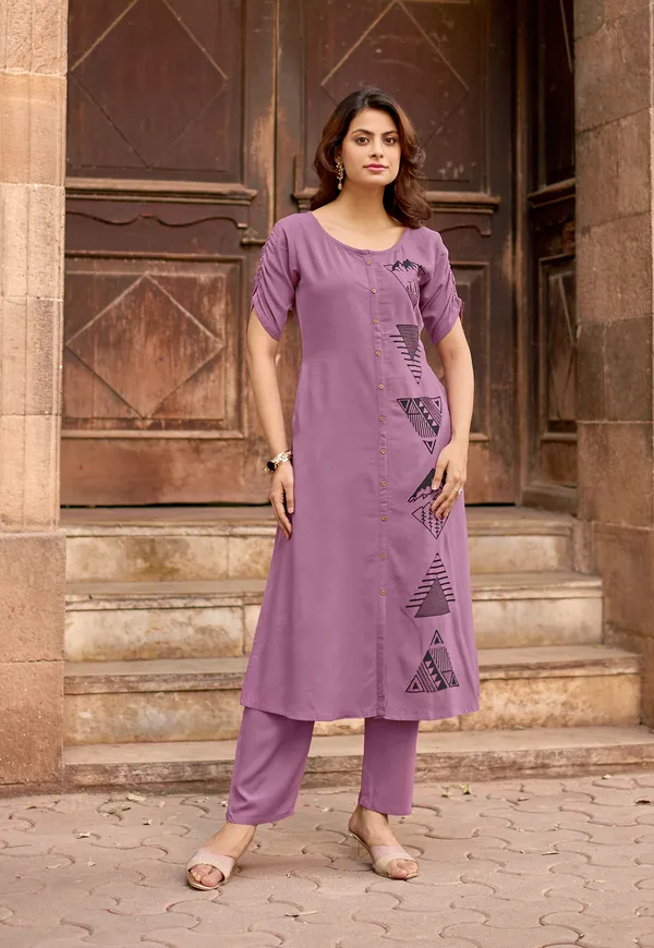 Women_Floral_Embroidered_Kurta_with_Pent-BAAWRI