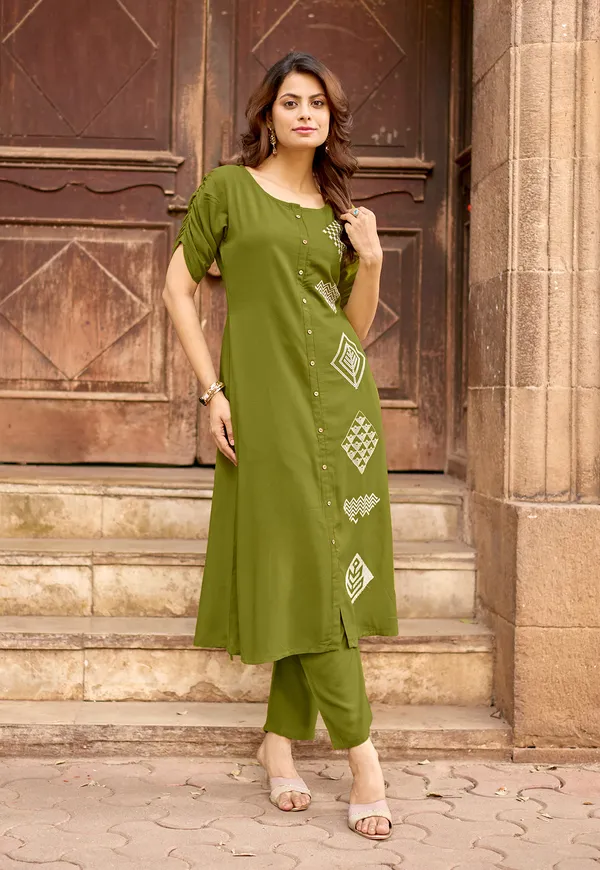 Women_Floral_Embroidered_Kurta_with_Pent-BAAWRI