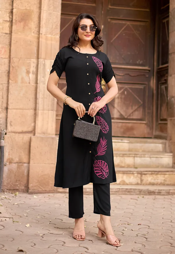 Women_Floral_Embroidered_Kurta_with_Pent-BAAWRI