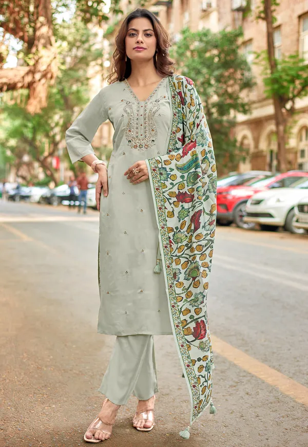 Women_Kurti_with_Trousers_&_With_Dupatta-IV-1030