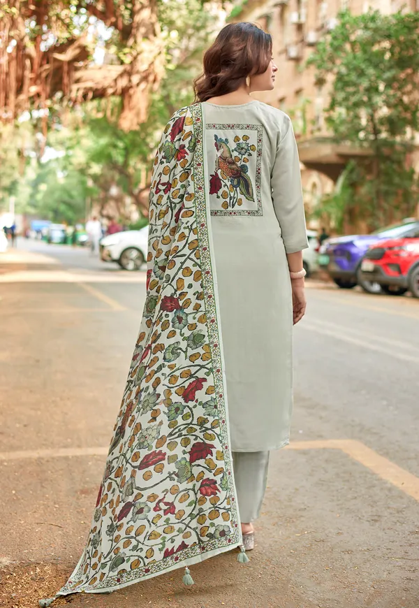 Women_Kurti_with_Trousers_&_With_Dupatta-IV-1030