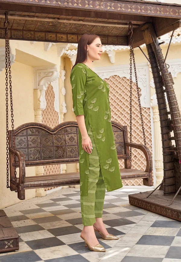 Green_Heavy_Rayon_Kurta_With_Trouser_For_Women-FLORALSTYLE
