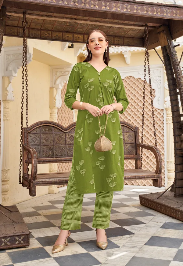 Green_Heavy_Rayon_Kurta_With_Trouser_For_Women-FLORALSTYLE