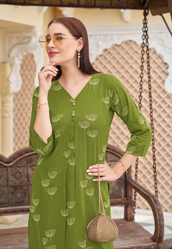 Green_Heavy_Rayon_Kurta_With_Trouser_For_Women-FLORALSTYLE