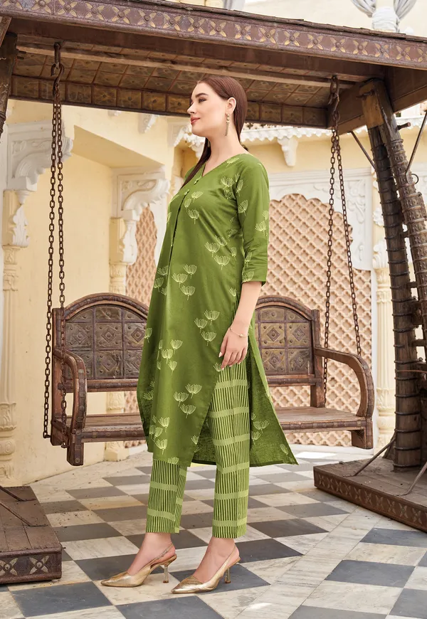 Green_Heavy_Rayon_Kurta_With_Trouser_For_Women-FLORALSTYLE