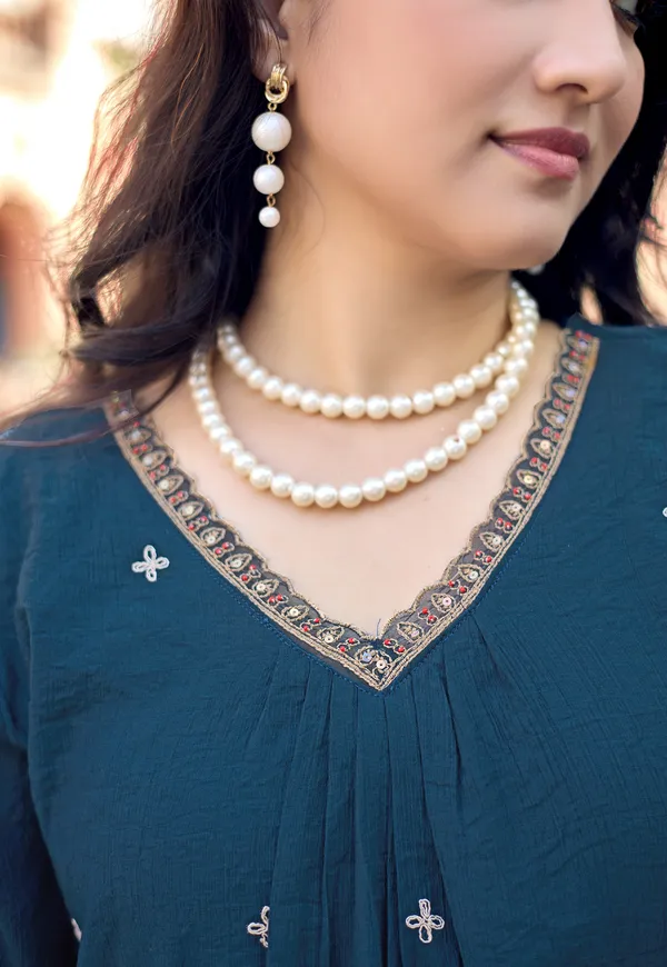 Teal_Viscos_Slub_Thread_&_Hand_Work_Kurta_&_Pant_With_Dupatta_For_Women-KESARIYA