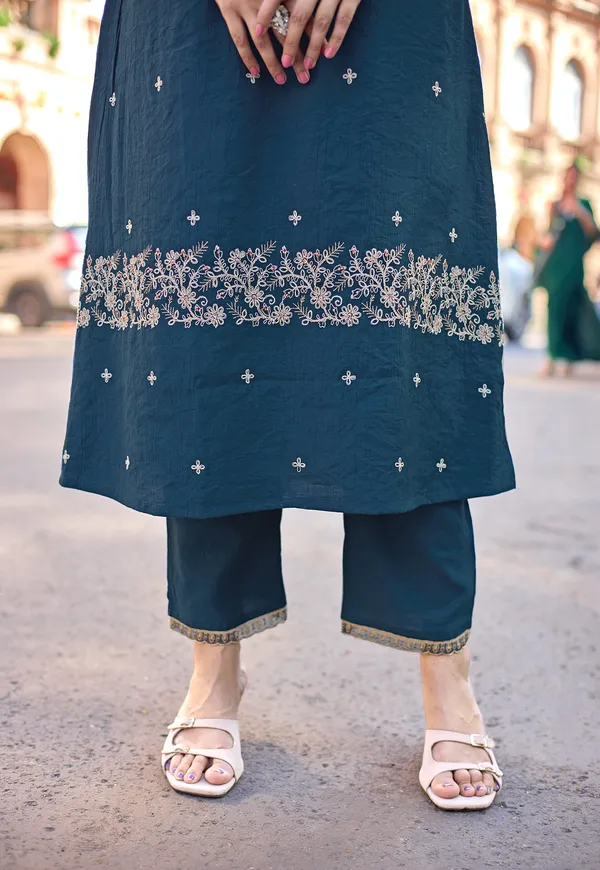 Teal_Viscos_Slub_Thread_&_Hand_Work_Kurta_&_Pant_With_Dupatta_For_Women-KESARIYA