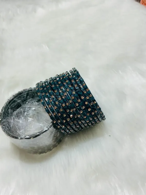 Morpankh_Premium_Glass_Heart_Design_Bangles_For_Women