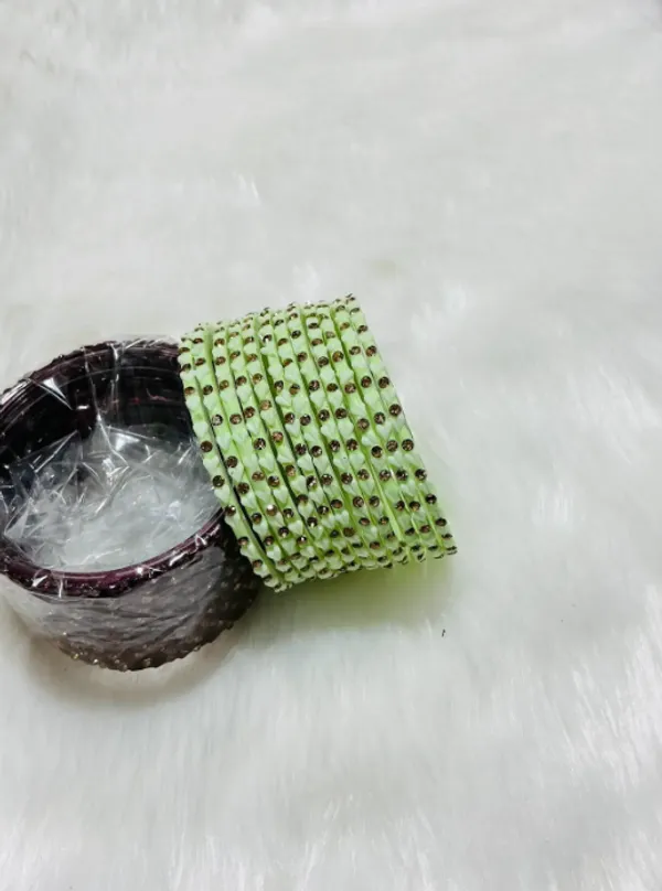 Pista_Premium_Glass_Heart_Design_Bangles_For_Women