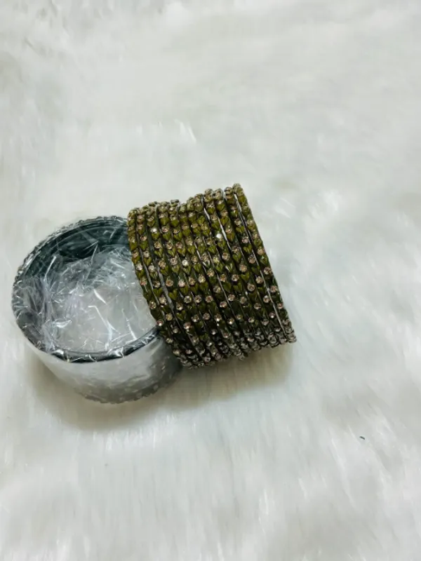 Mehndi_Premium_Glass_Heart_Design_Bangles_For_Women