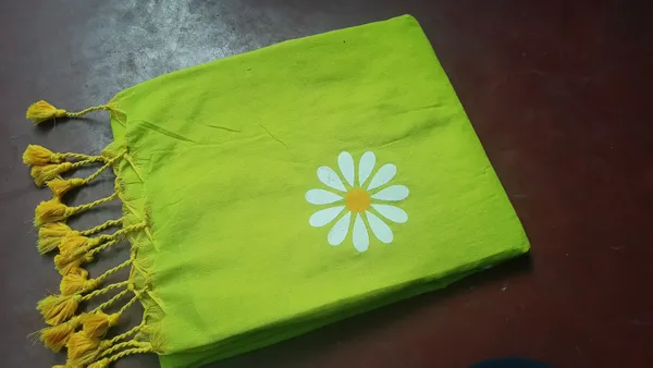 Samaira_Khadi_cotton_Flower_Print_saree_with_Running_Blouse_