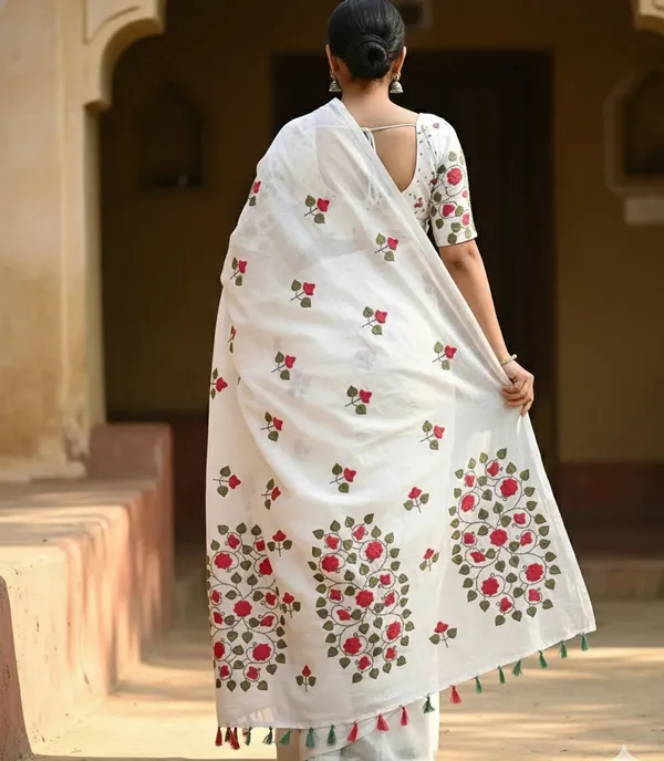 Off_White_Premium_Quality_Mul_Cotton_Aplik_Saree_For_Women_without_Blouse