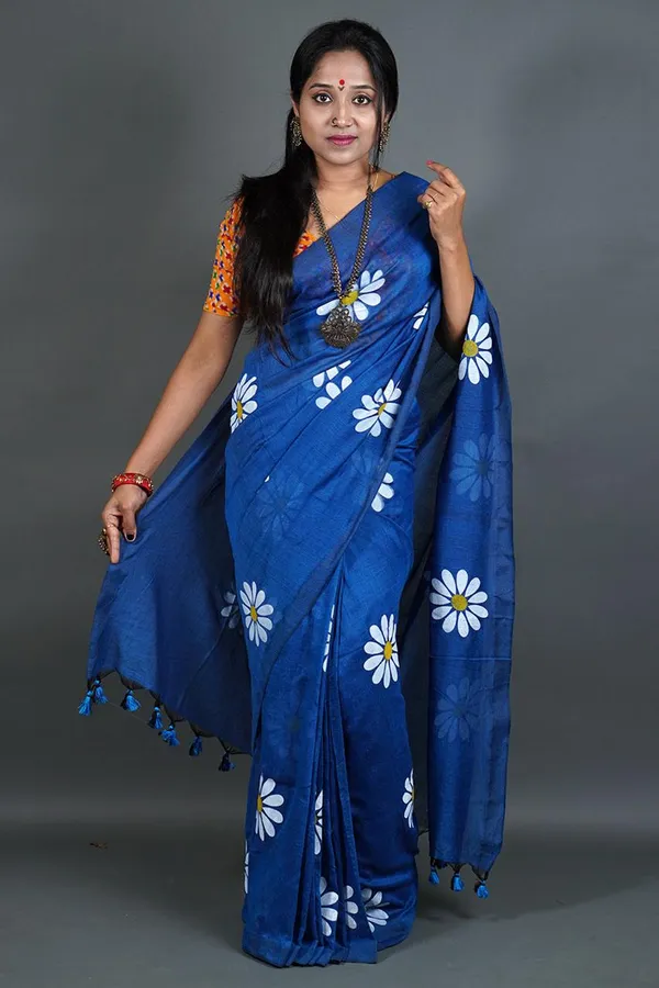 Blue_Premium_Quality_Khadi_Cotton_Flower_Print_Saree_For_Women_Running_Blouse