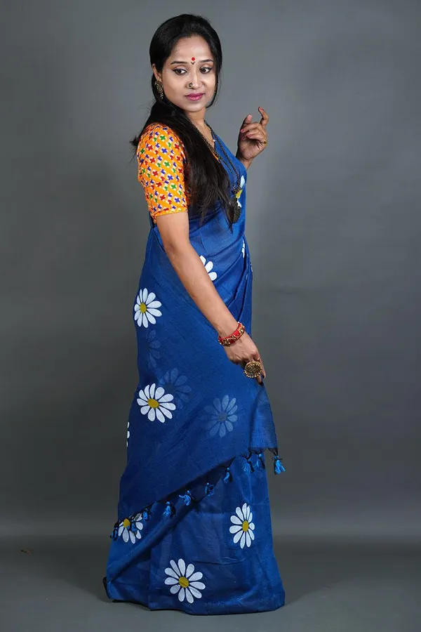 Blue_Premium_Quality_Khadi_Cotton_Flower_Print_Saree_For_Women_Running_Blouse