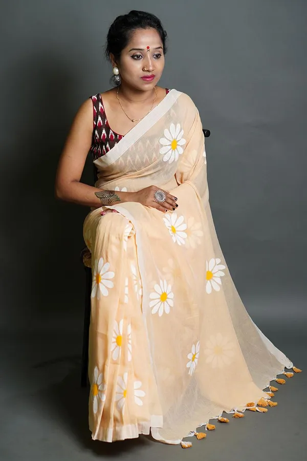 Off_White_Premium_Quality_Khadi_Cotton_Saree_For_Women_running_blouse