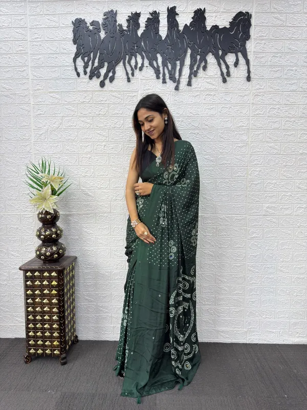 gajji_silk_bandhani_with_Mirror_Work_saree