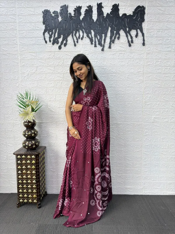 gajji_silk_bandhani_with_Mirror_Work_saree