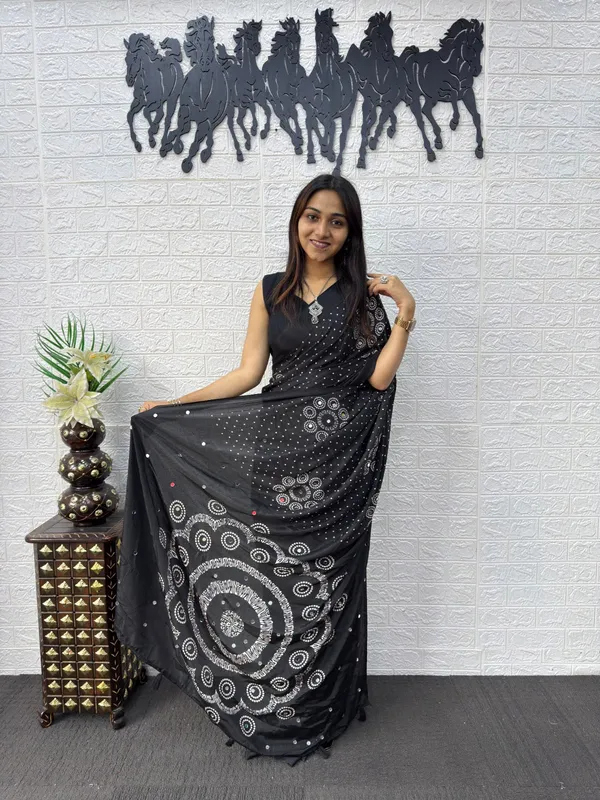 gajji_silk_bandhani_with_Mirror_Work_saree
