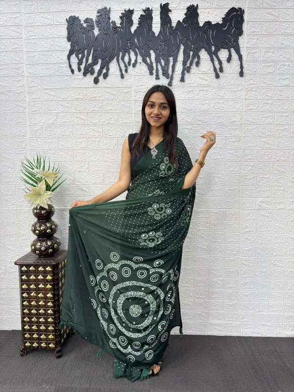 gajji_silk_bandhani_with_Mirror_Work_saree