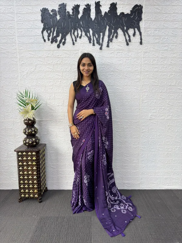 gajji_silk_bandhani_with_Mirror_Work_saree