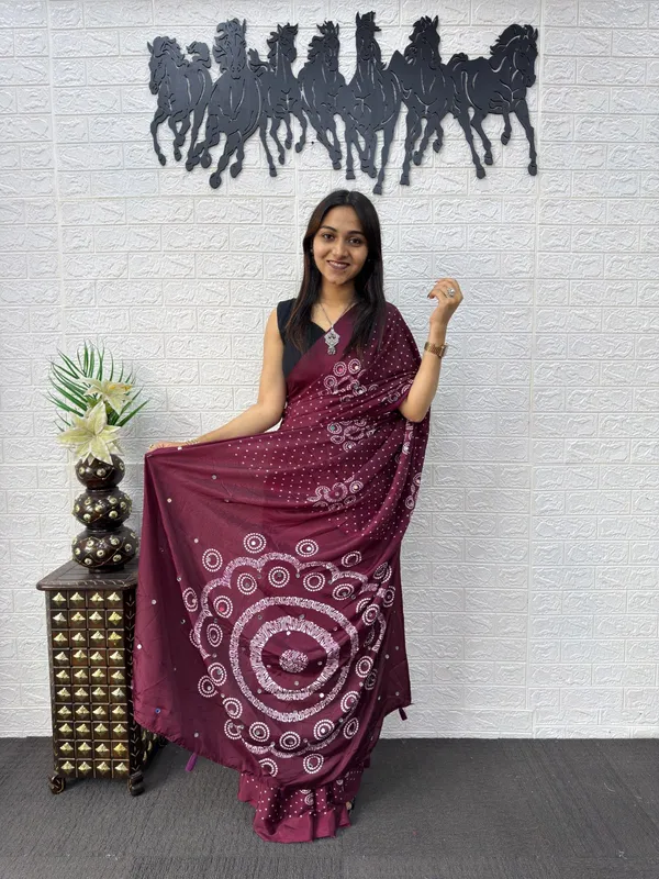 gajji_silk_bandhani_with_Mirror_Work_saree