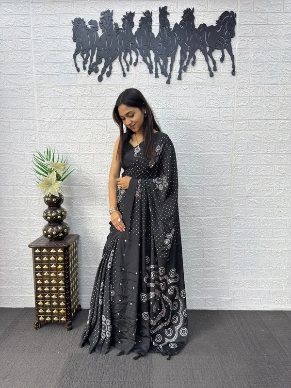 gajji_silk_bandhani_with_Mirror_Work_saree