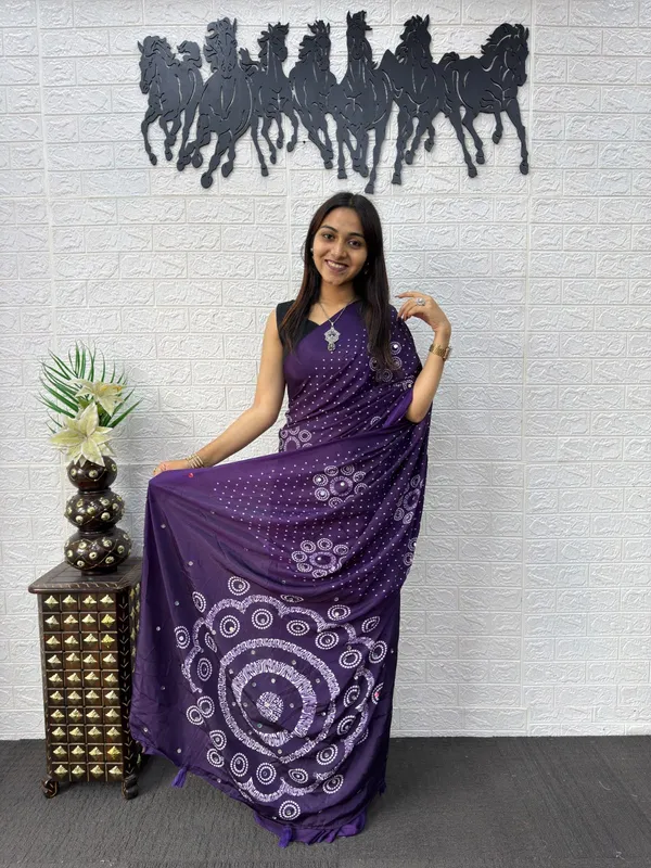 gajji_silk_bandhani_with_Mirror_Work_saree