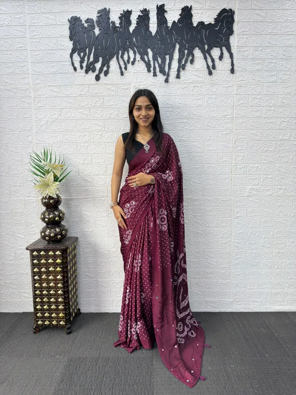 gajji_silk_bandhani_with_Mirror_Work_saree