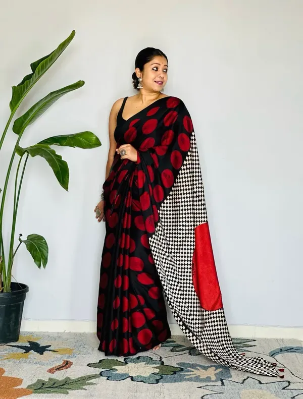 red_and_black_round_ajarkh